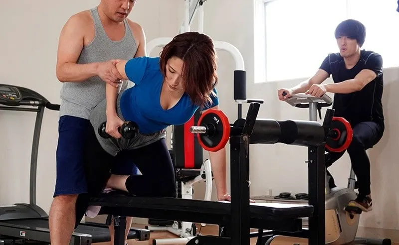 Chồng yêu phát hiện vợ địt trộm với huấn luyện viên thể hình