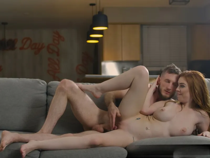 đang tăng ca mà bồ cứ dùng cô bé dụ tôi doggy cùng em